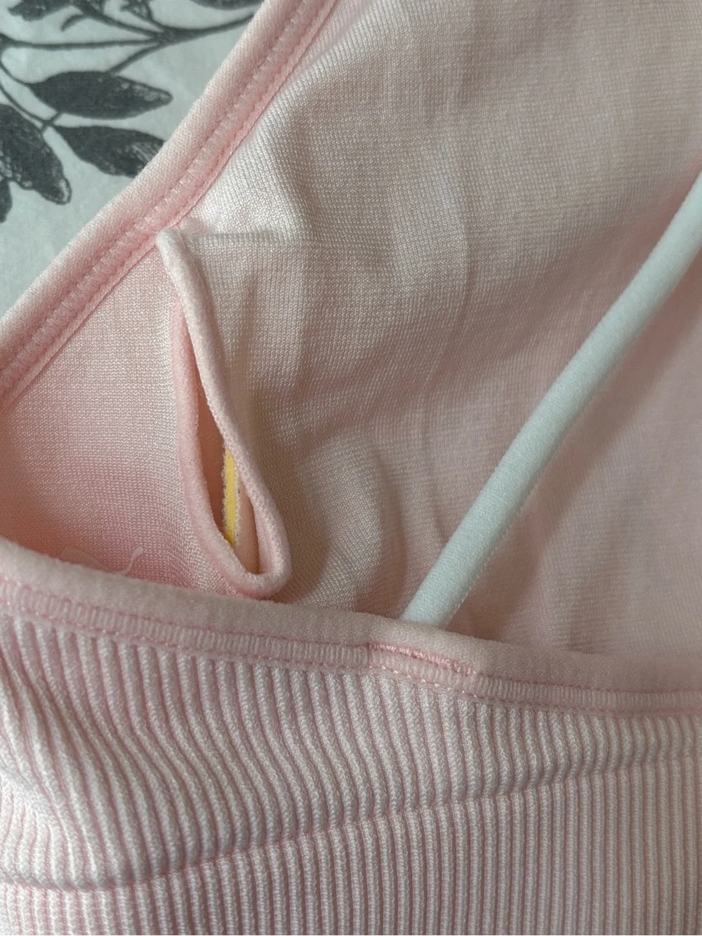LIKE NEW! Puma Seamless Ribbed Sports Bra - Picture 4 of 6
